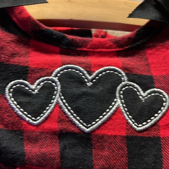 Red/Back Flannel Checker Dress w/🖤’s & Black Leggings for your little valentine - Picture 15 of 16